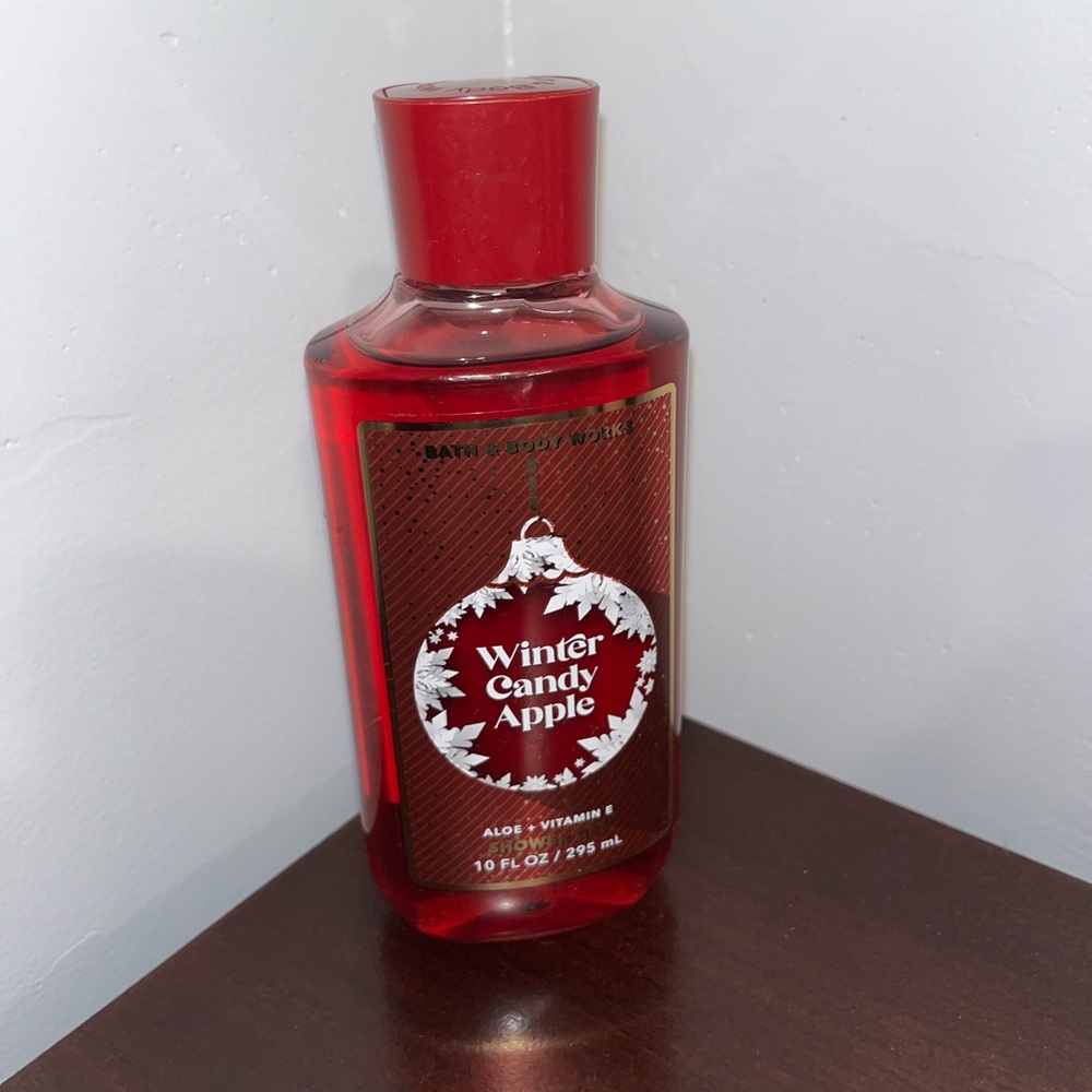 Bath & Body Works Winter Candy Apple shower gel!